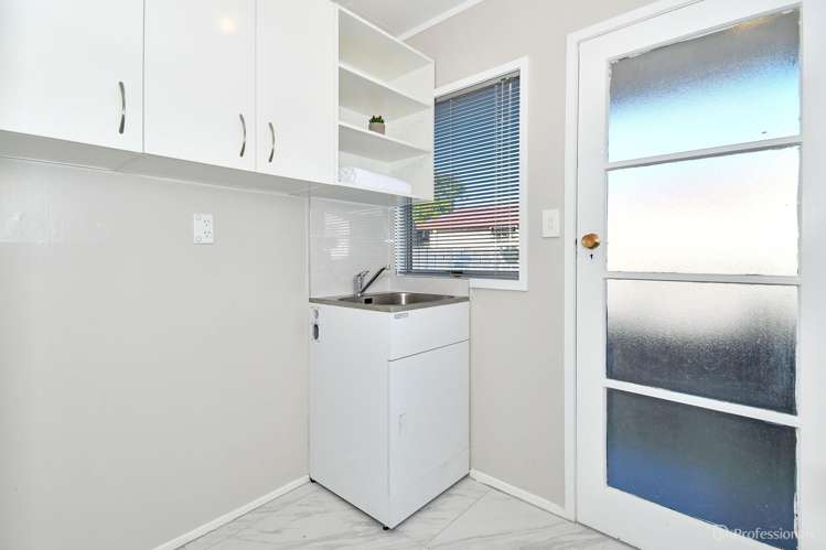 1/11 Bundena Place Clendon Park_12