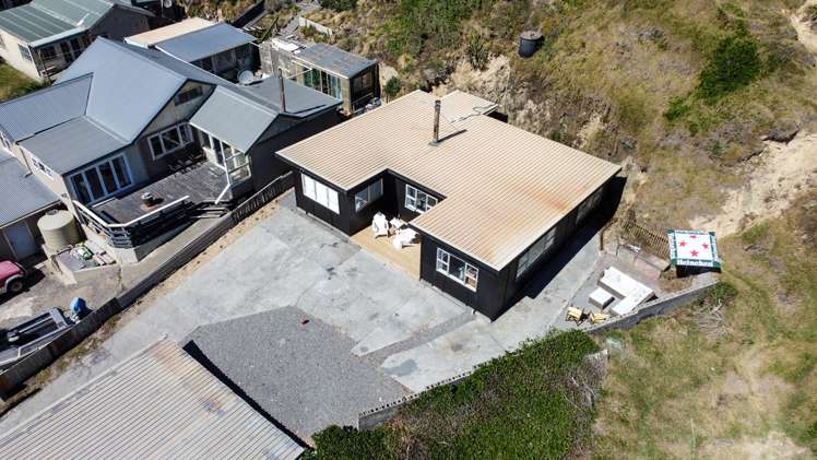 1093 Makara Road Makara Beach_16