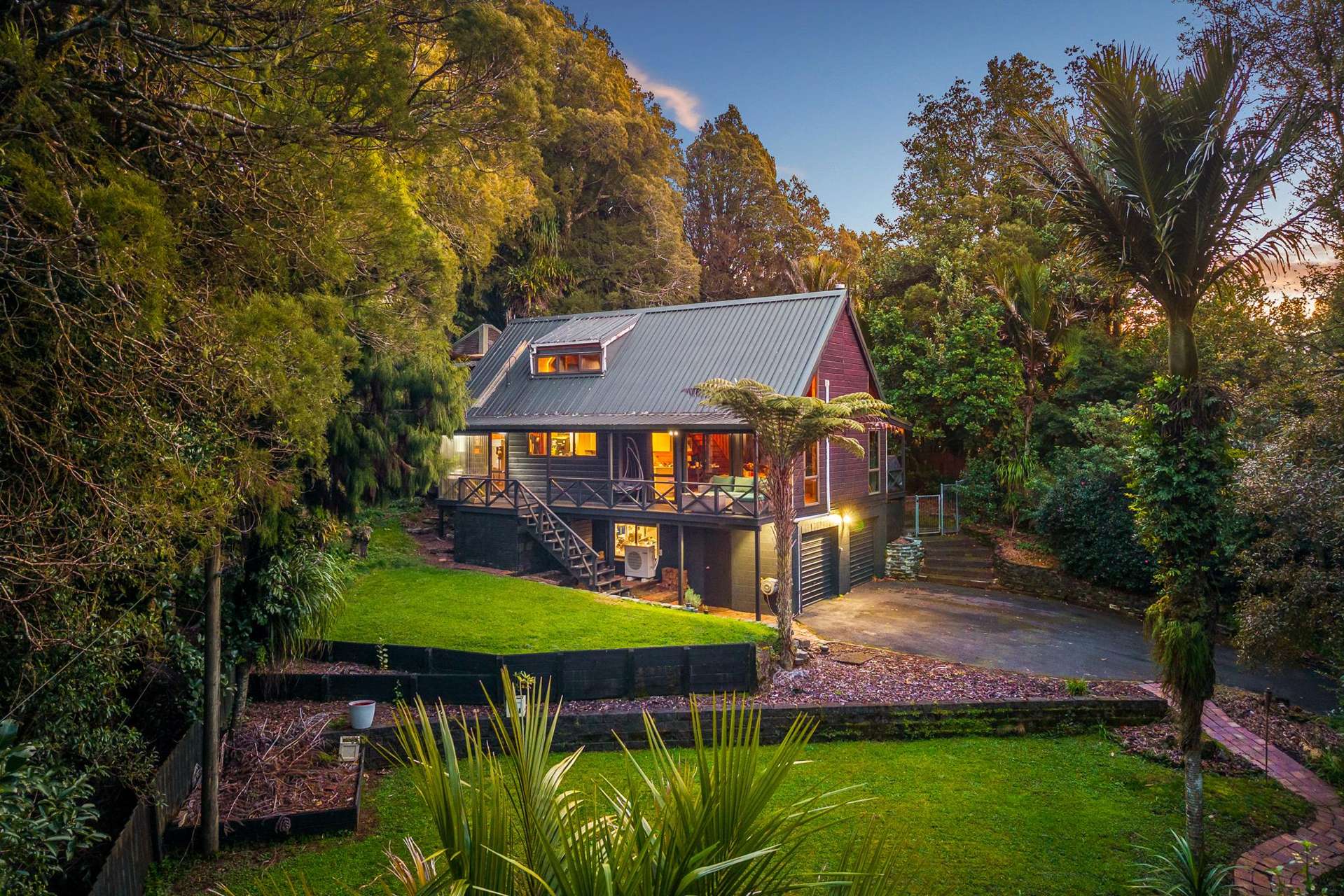 566 Scenic Drive Waiatarua_0