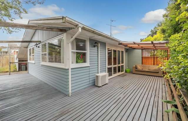 Large Family Home  -  3 Double Bedroom Lynfield