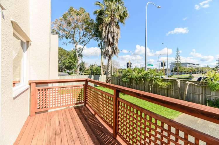 1/18 Northcote Road Takapuna_9