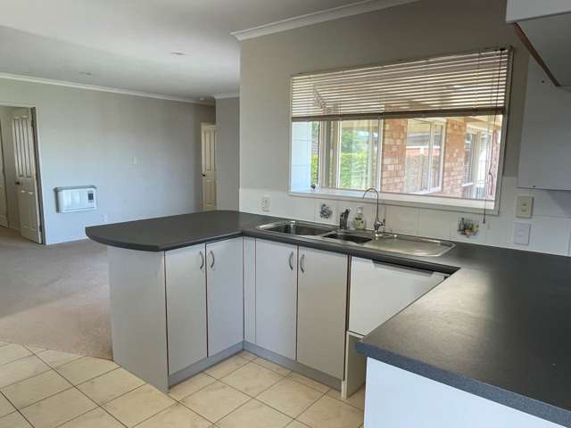 37 Fleetwood Drive Henderson_4