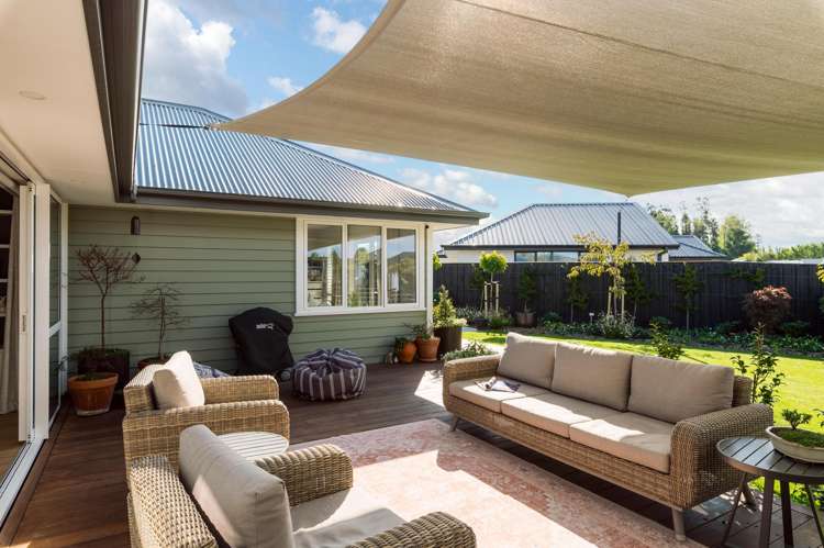 62 Carnaveron Drive Lincoln_28