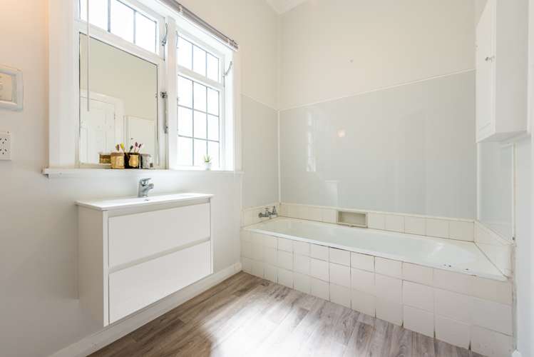 212 Queens Drive Lyall Bay_19