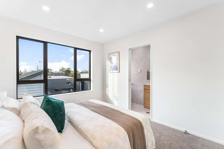 6&7/45 Smythe Road Henderson_9