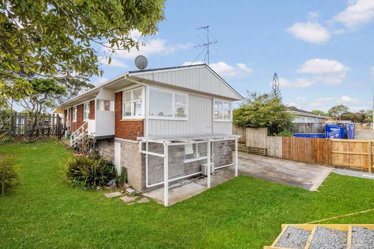 2/4 Roseburn Place Pakuranga_1