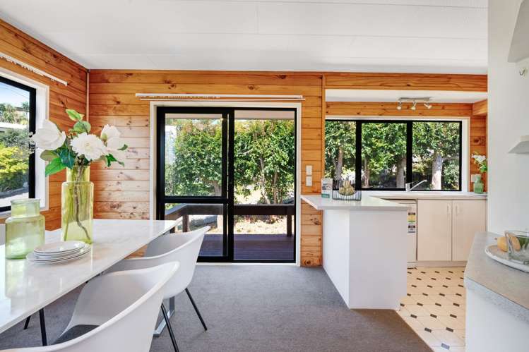 5 Camilla Grove Totara Vale_9