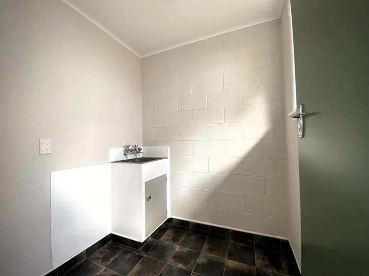 2/900 Townshend Place 10482_8