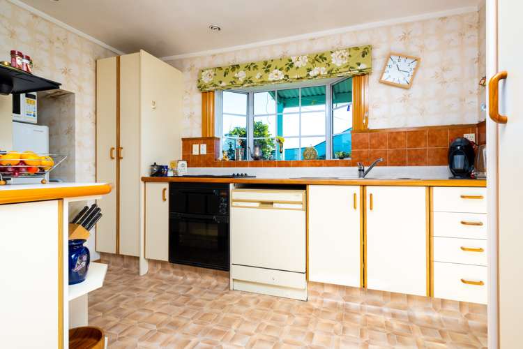 16 Tomoana Road Mahora_11