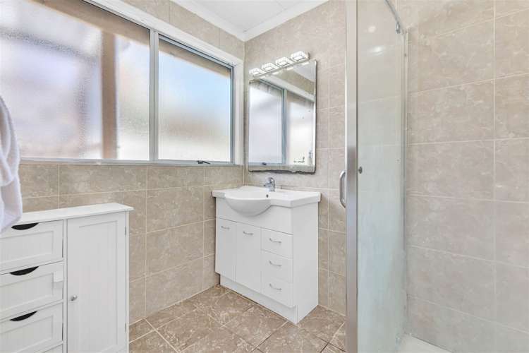 1/10 Sentosa Place Clover Park_10