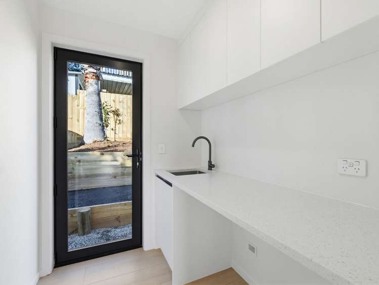 8a Cedar Terrace Stanmore Bay_18