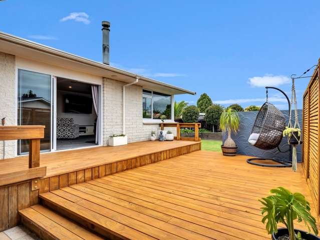 Easy Care Brick Home in Family Friendly Cul De Sac