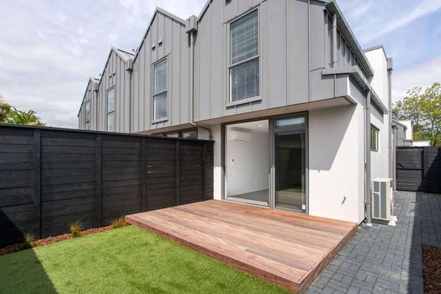 Fabulous Spacious Townhouse in St. Albans