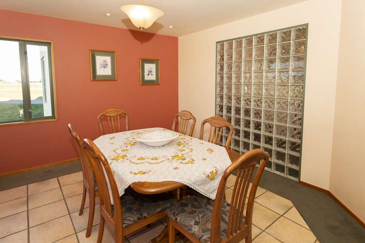 196 Racecourse Road Allenton_3