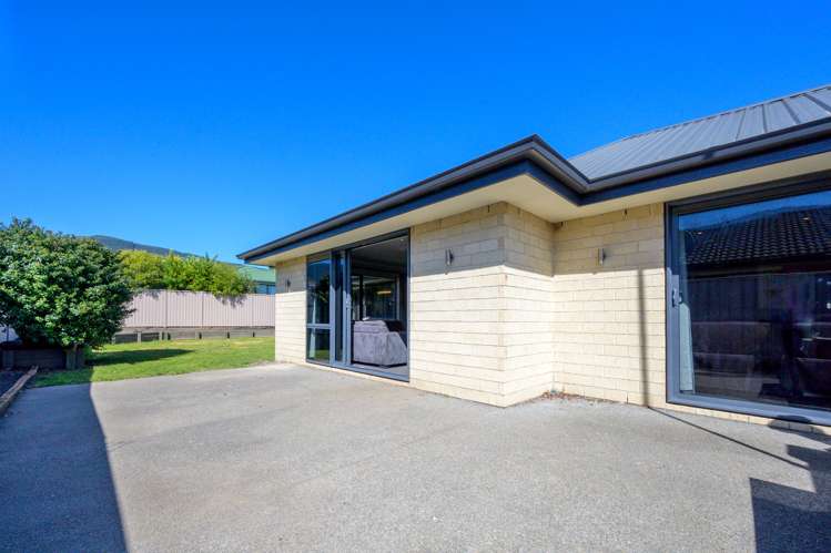 86 Covent Drive Stoke_15