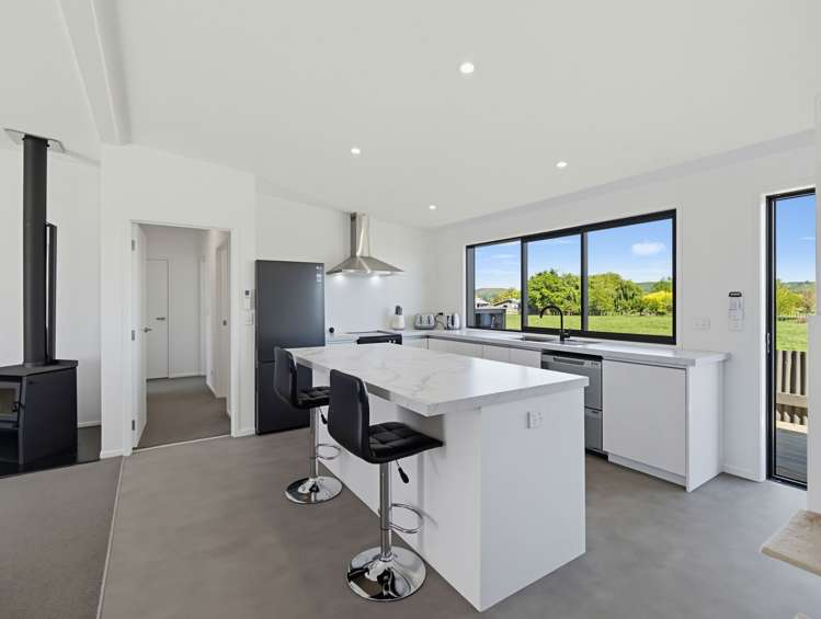 84 Racecourse Road_2