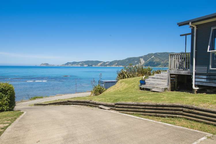 171 Beach Road Tokomaru Bay_16