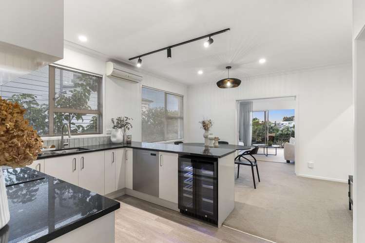 2/245 Jervois Road_5