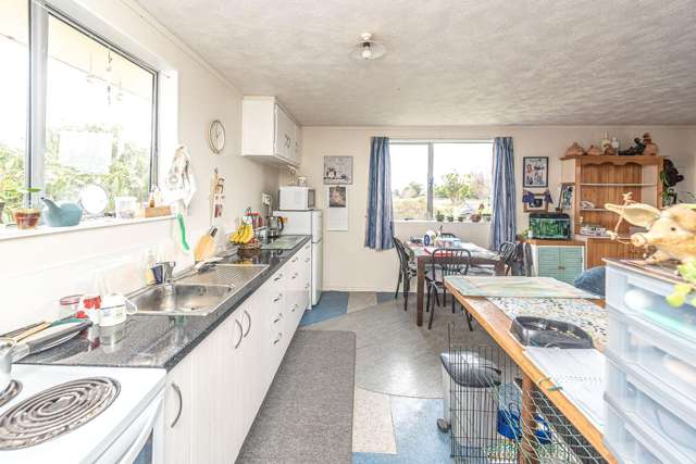 50 Hendersons  Line Marton_1