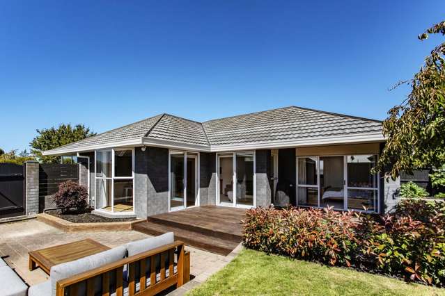 Light-Filled Haven Designed for Easy Living!