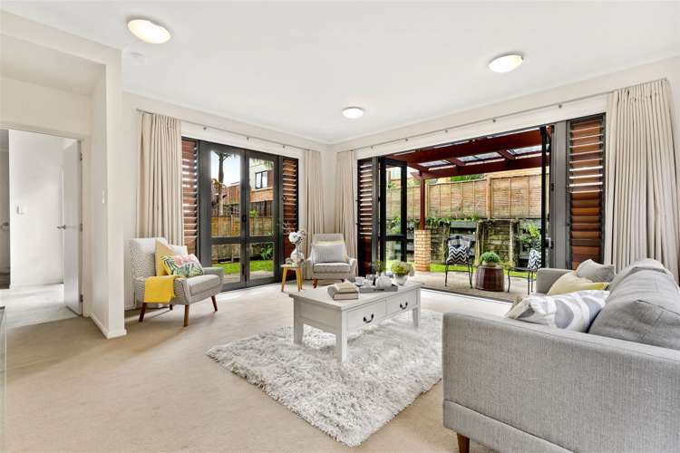 42 Greenbough Lane Greenhithe_1