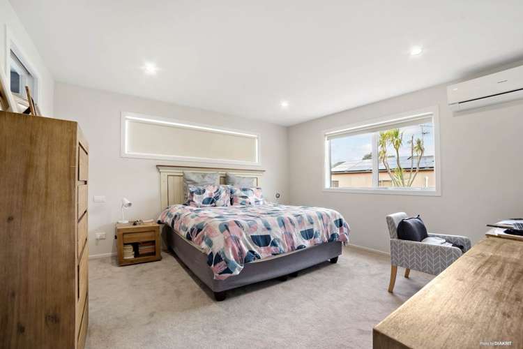 8 Marina Road Torbay_9