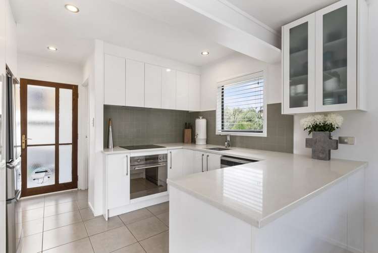 4/4 Webber Street Westmere_2