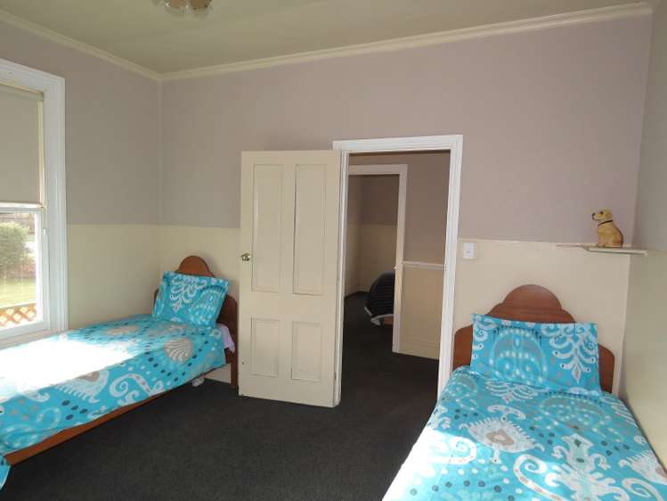 27 Chertsey Line Road Chertsey_3