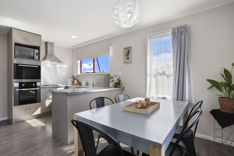 79 Solar Road Glen Eden_6