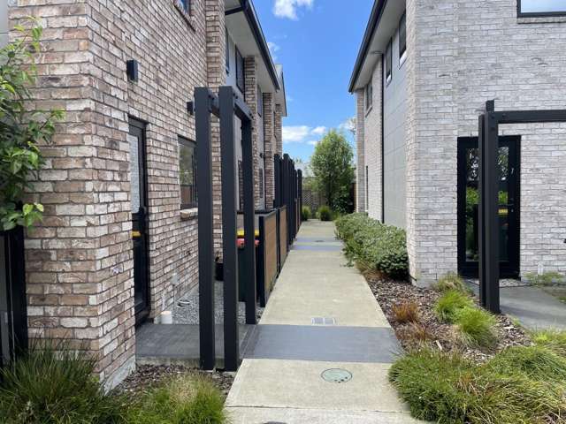 One bedroom townhouse in sunny Taita