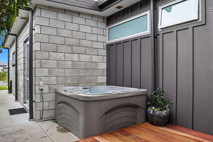 6 Kahuparere Crescent Pyes Pa_18