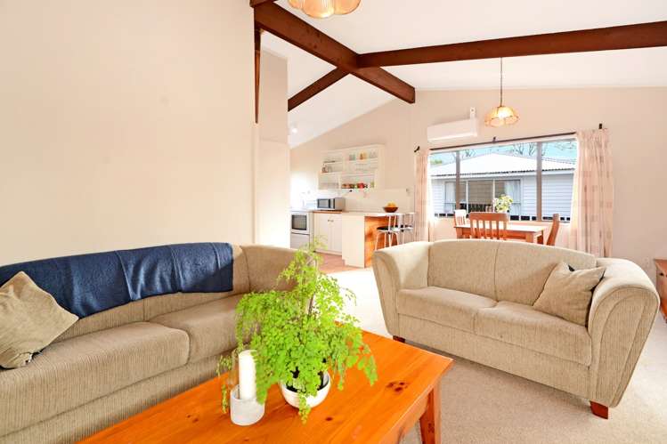 2/180 Henderson Valley Road Henderson_9