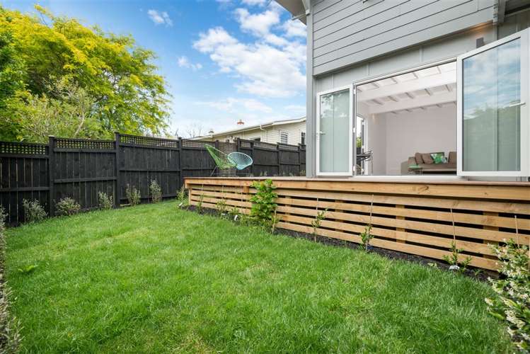 2/5 Eversleigh Road Belmont_18