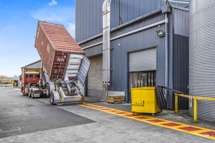 5 Sir William Avenue & 10 Barmac Place East Tamaki_15