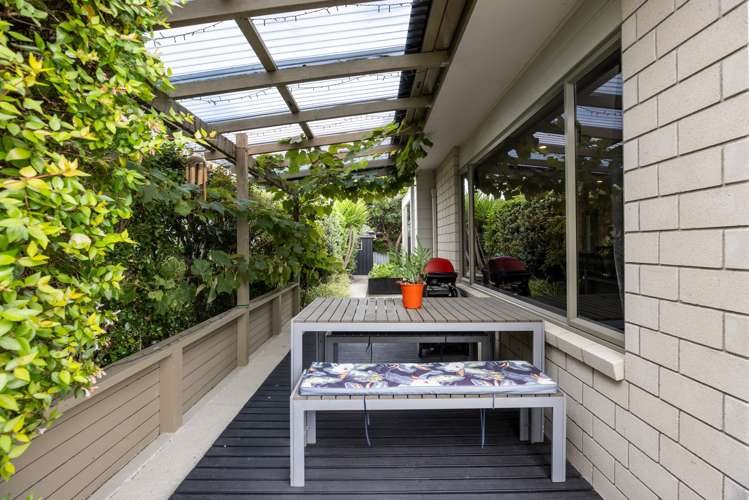 4 West Place Greenmeadows_13