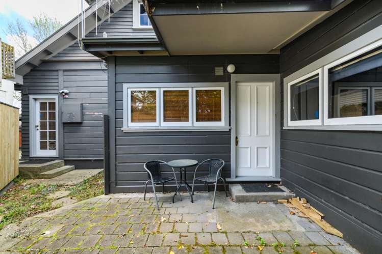 348 College Street West End_19