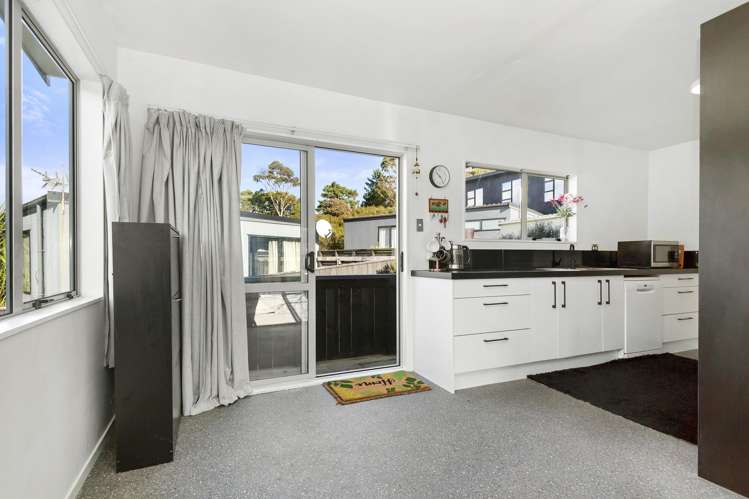 8 Hastings Grove Wainuiomata_14