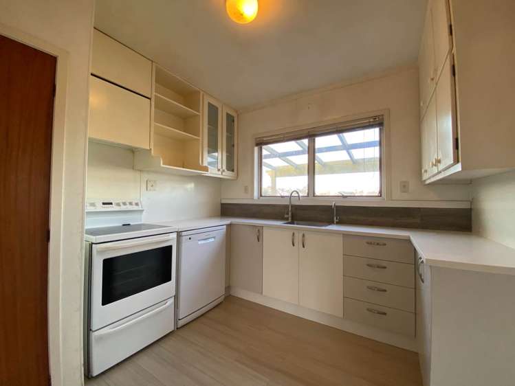 2/8 Knightsbridge Drive Forrest Hill_4