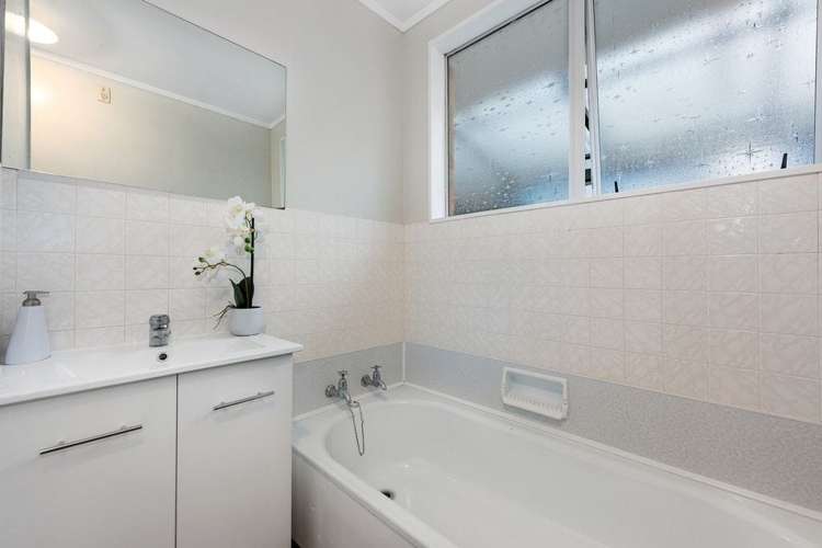 2/11 Lowry Crescent Stokes Valley_7