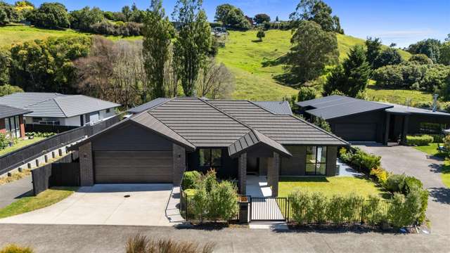 Modern Living in Tranquil Three Creeks Estate