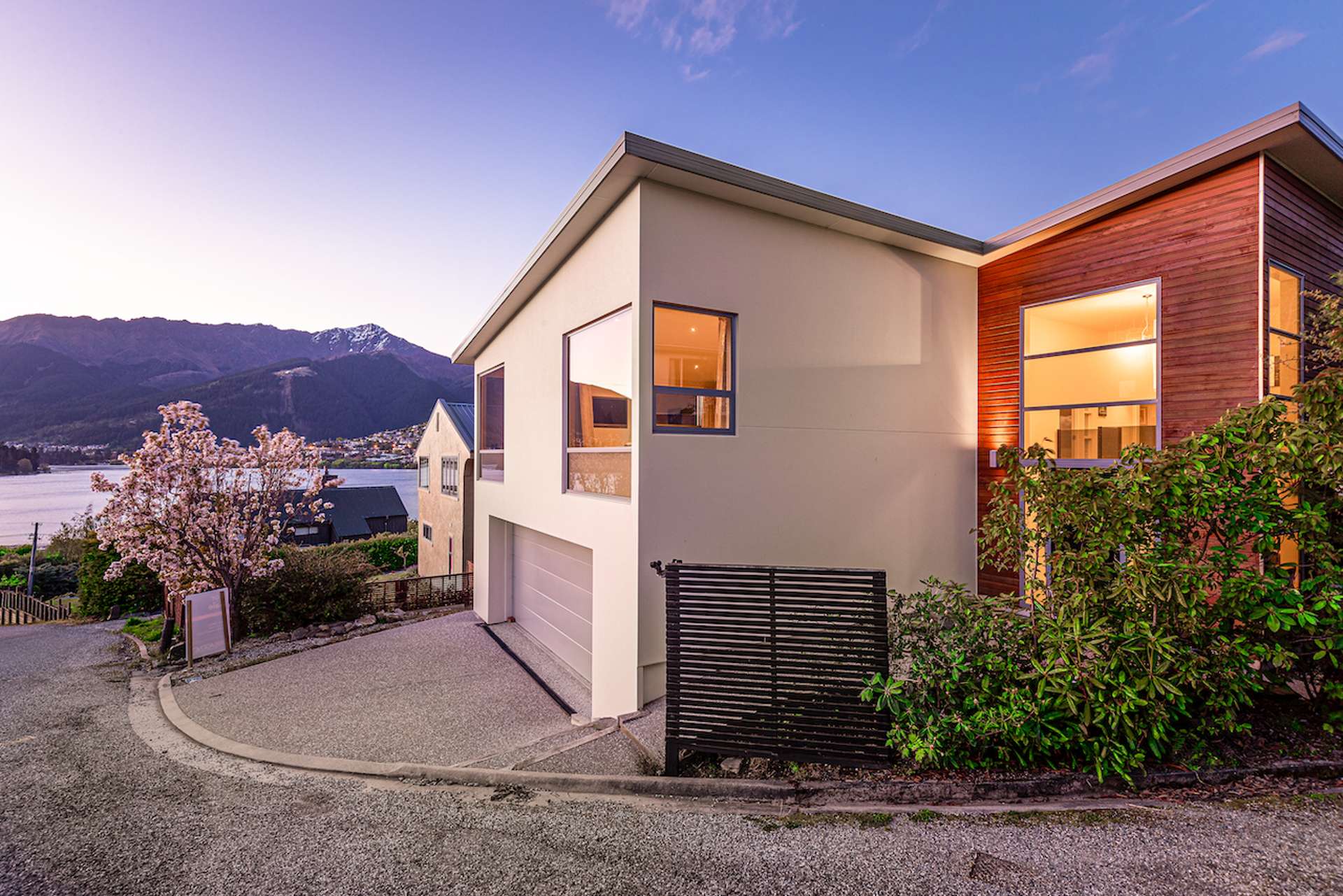 538 Peninsula Road Kelvin Heights Queenstown Houses for Sale