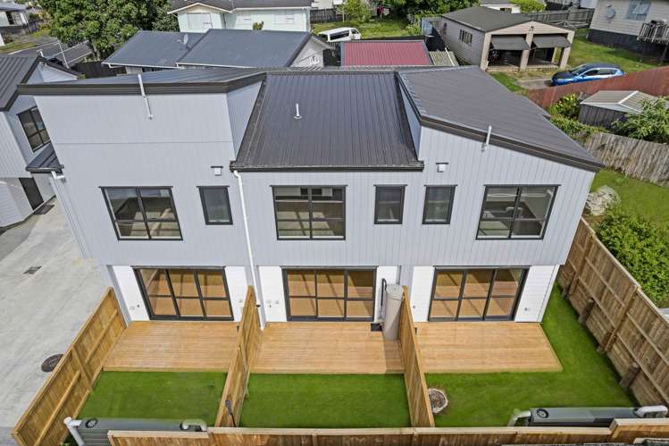 42d Burbank Avenue_5