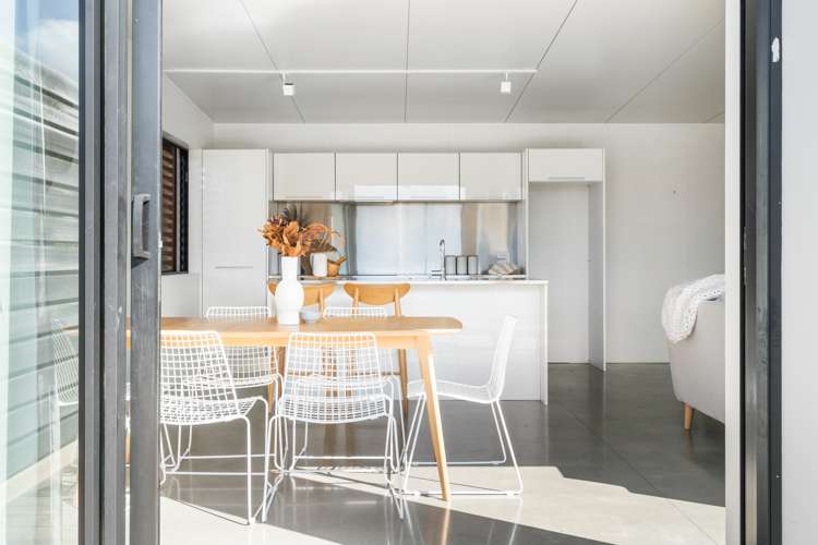 19 Finch Street One Tree Point_13