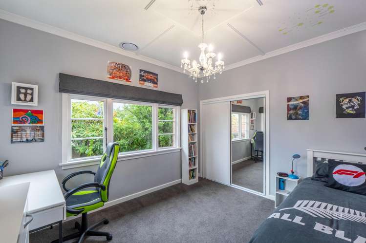 740 Queens Drive Waikiwi_16