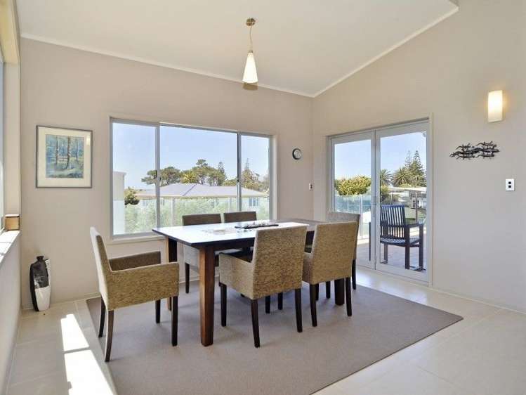 5 Pinedale Crescent Riversdale Beach_12