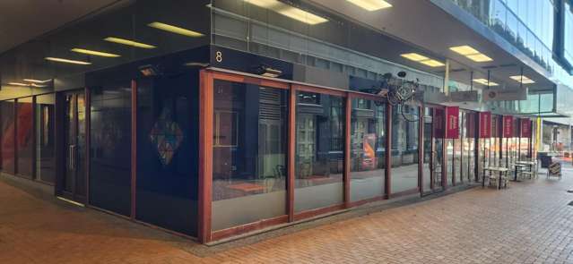 Fitted out cafe/bar site