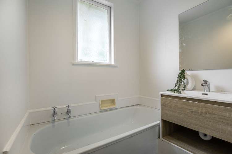 9 Huruhuru Road Massey_12