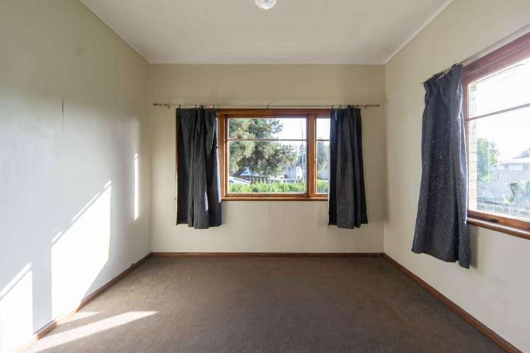 210 Clyde Street Hamilton East_10