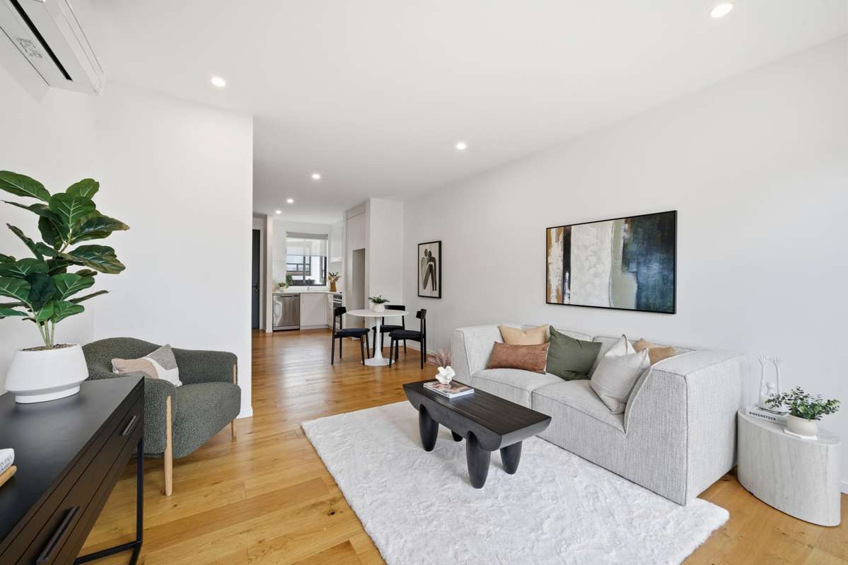 2/4 Glen Atkinson Street_1