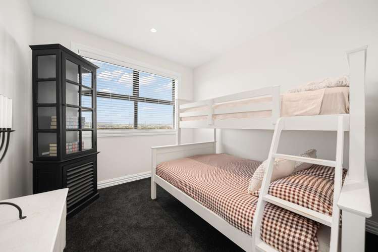 83 Charles Robert Drive Kahutara_31